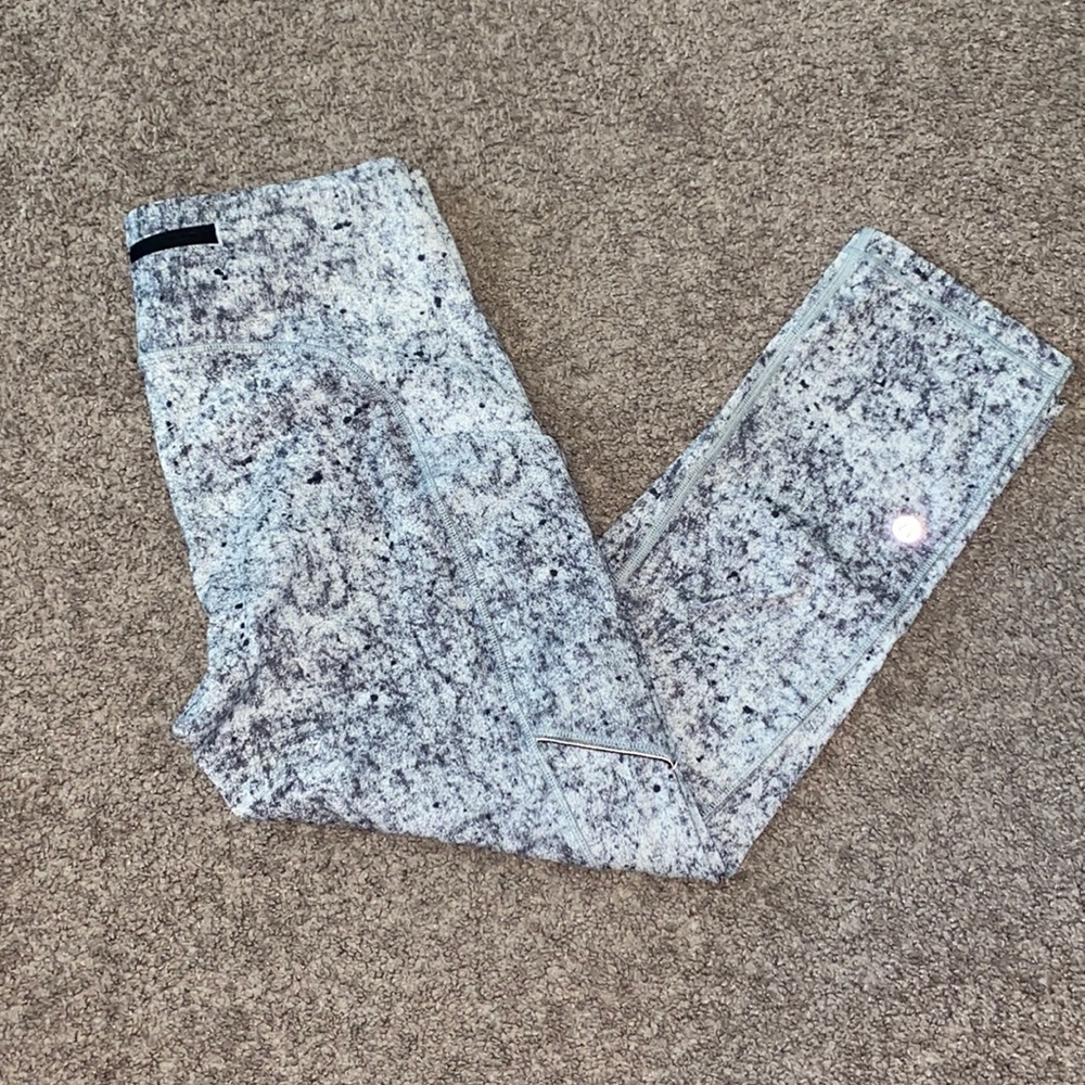 Lulu Capri length leggings